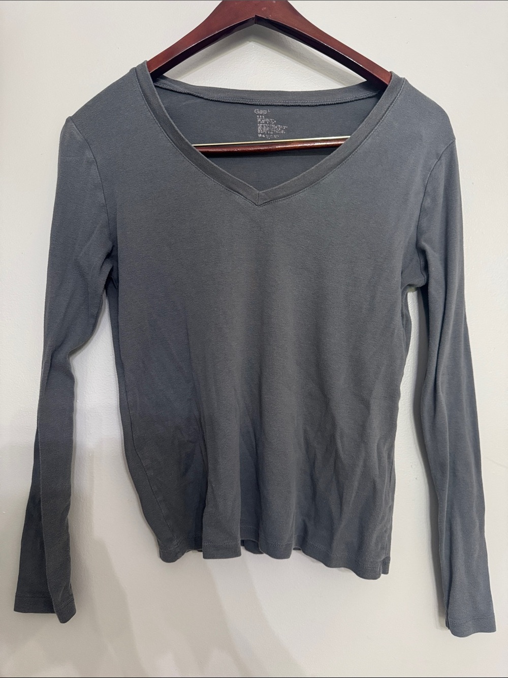 GAP Women’s Long Sleeve V-Neck Top — Gray
